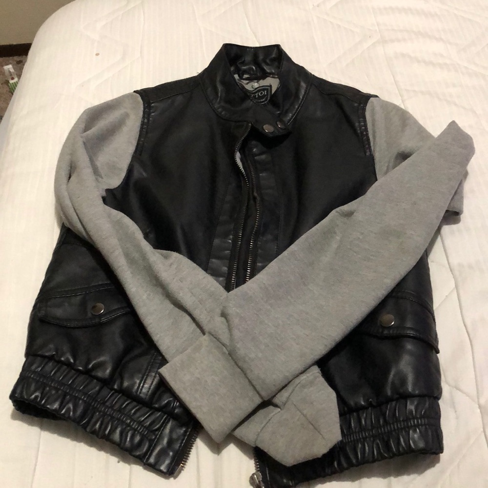 leather/ gray fabricated jacket
